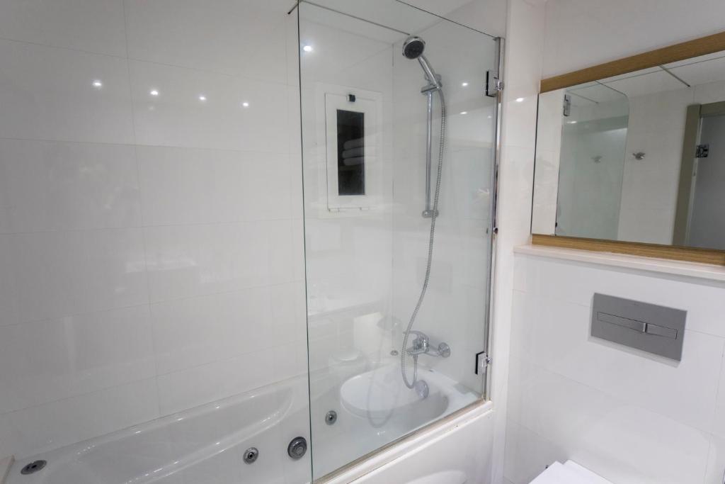 Habitación Doble Panorámica del hotel Augustus. Foto 6