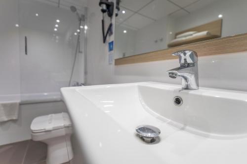 Habitación Quíntuple del hotel Augustus. Foto 1