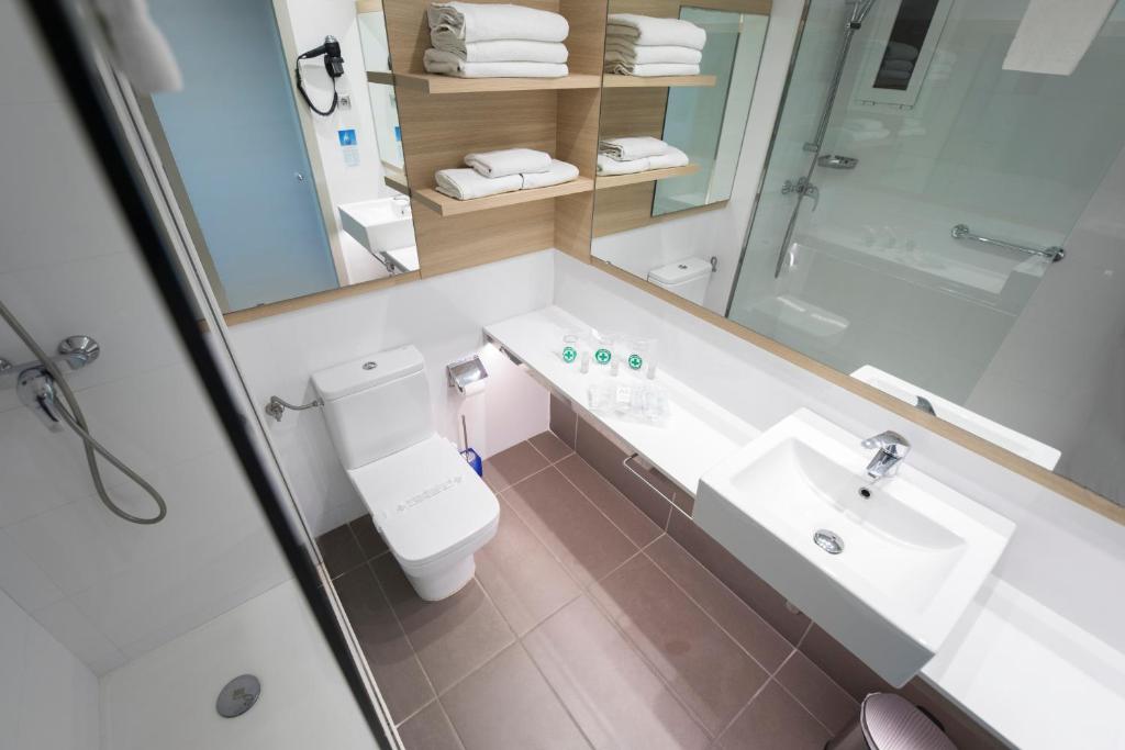 Habitación doble Vista Piscina del hotel Augustus. Foto 3