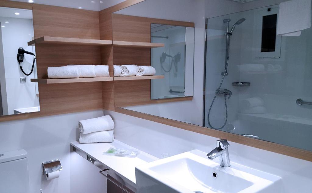 Habitación doble Vista Piscina del hotel Augustus. Foto 4