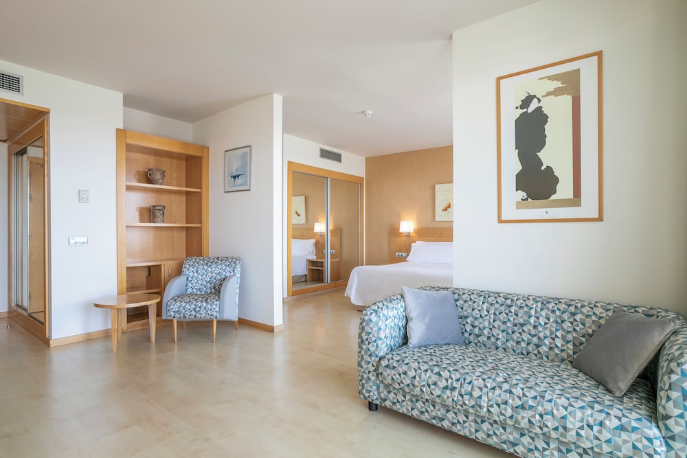 Junior Suite con Vistas al Mar del hotel Sol Port Cambrils. Foto 4