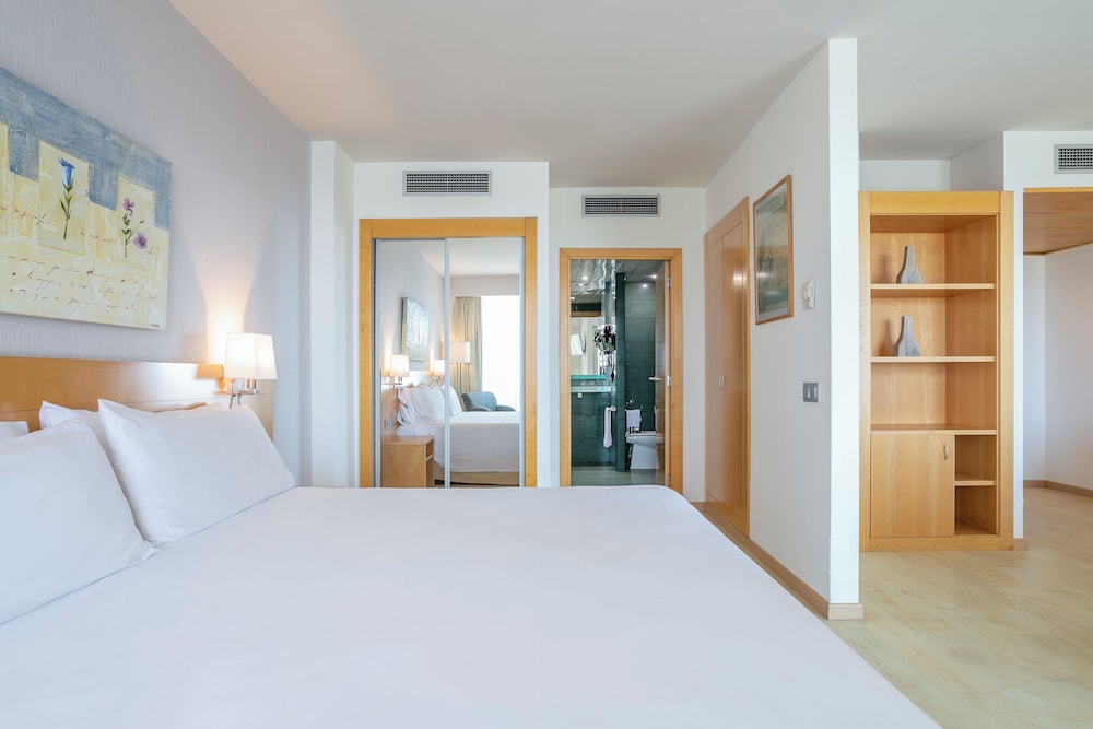 Suite SOL con Vistas al Mar del hotel Sol Port Cambrils. Foto 6