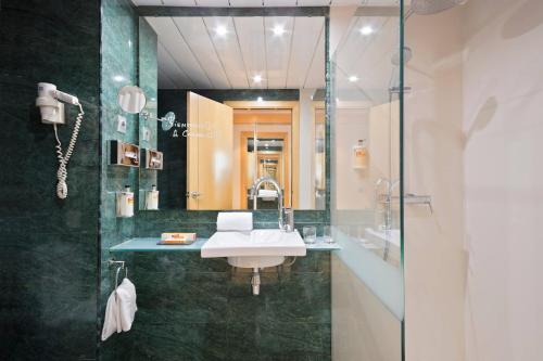 Habitación Estandar del hotel Sol Port Cambrils. Foto 4