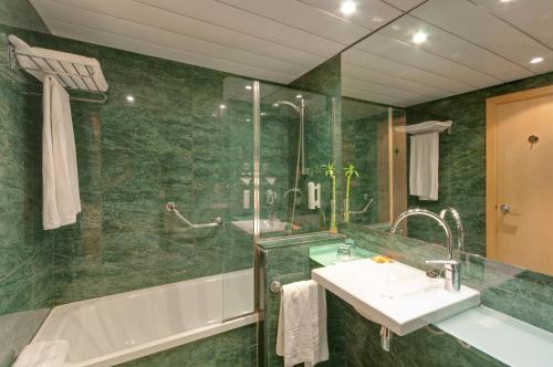 Habitación Estandar del hotel Sol Port Cambrils. Foto 5