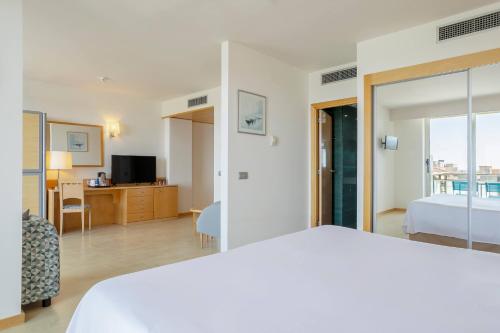 Suite Junior con vistas al mar del hotel Sol Port Cambrils