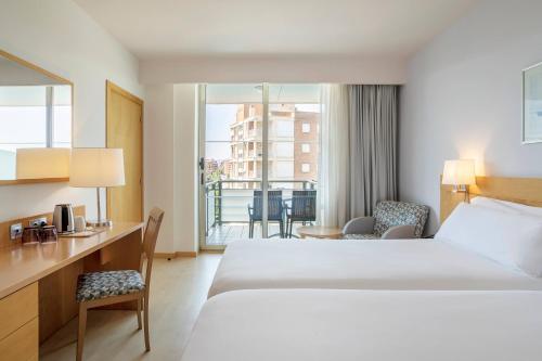 Habitaciones Comunicadas del hotel Sol Port Cambrils. Foto 2