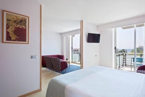 Suite SOL con Vistas al Mar del hotel Sol Port Cambrils. Foto 3