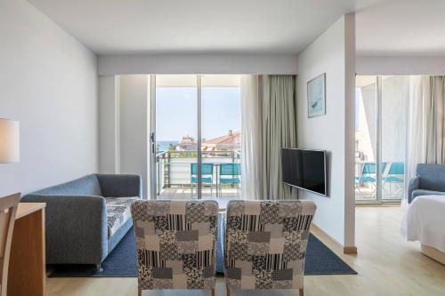 Suite SOL con Vistas al Mar del hotel Sol Port Cambrils. Foto 6