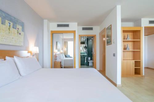 Suite SOL con Vistas al Mar del hotel Sol Port Cambrils. Foto 7