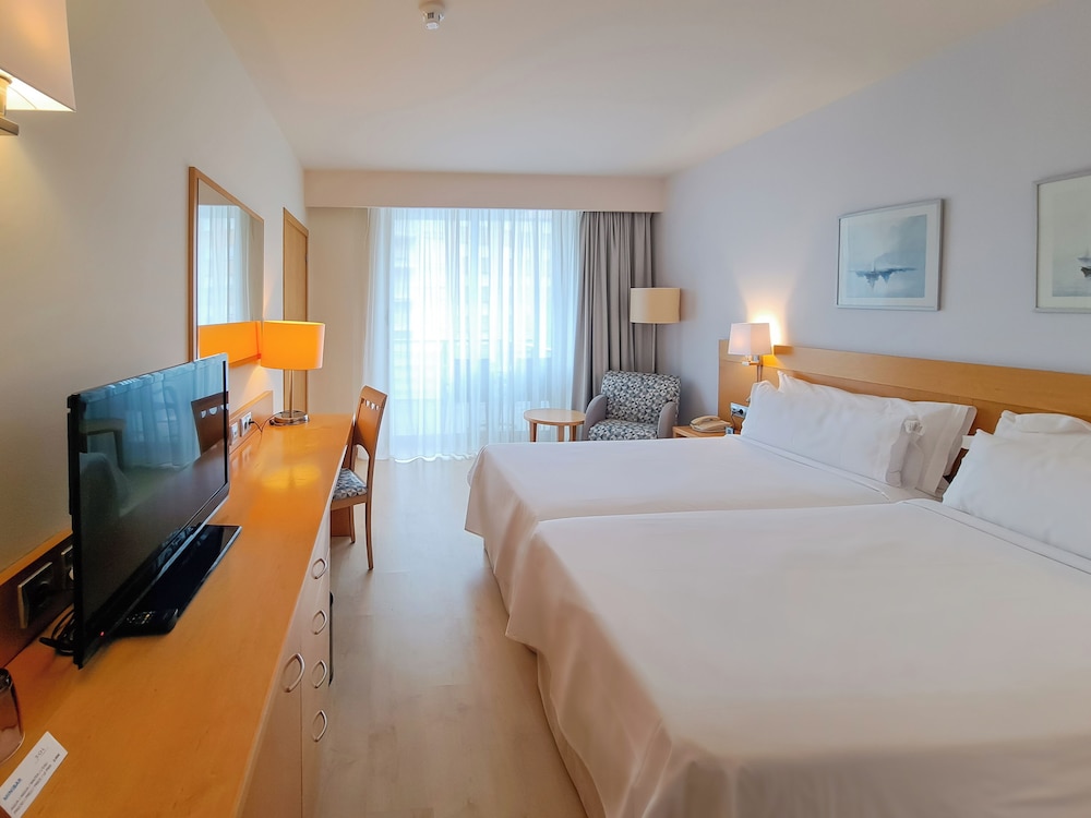 Habitación Estándar con vistas a la ciudad del hotel Sol Port Cambrils. Foto 4