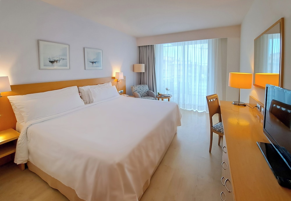 Habitación Estándar con vistas a la ciudad del hotel Sol Port Cambrils. Foto 5