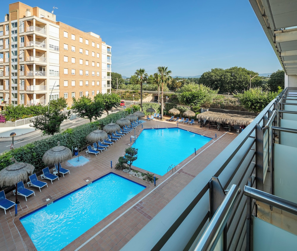 Habitación Estándar con vistas a la ciudad del hotel Sol Port Cambrils. Foto 6