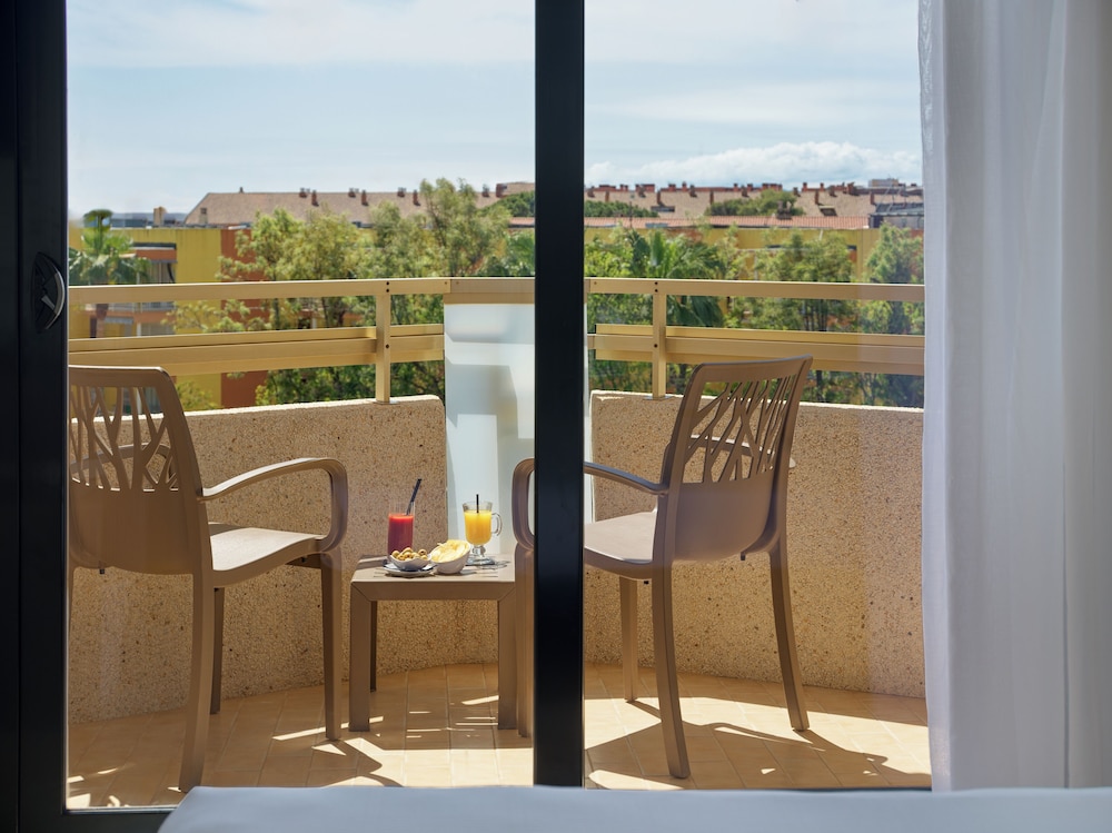 Habitación Doble del hotel H10 Cambrils Playa. Foto 3