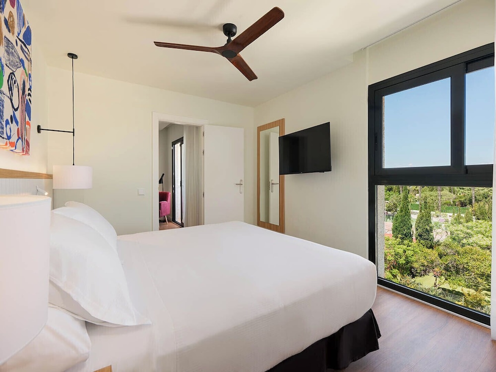 Suite Junior del hotel H10 Cambrils Playa. Foto 2