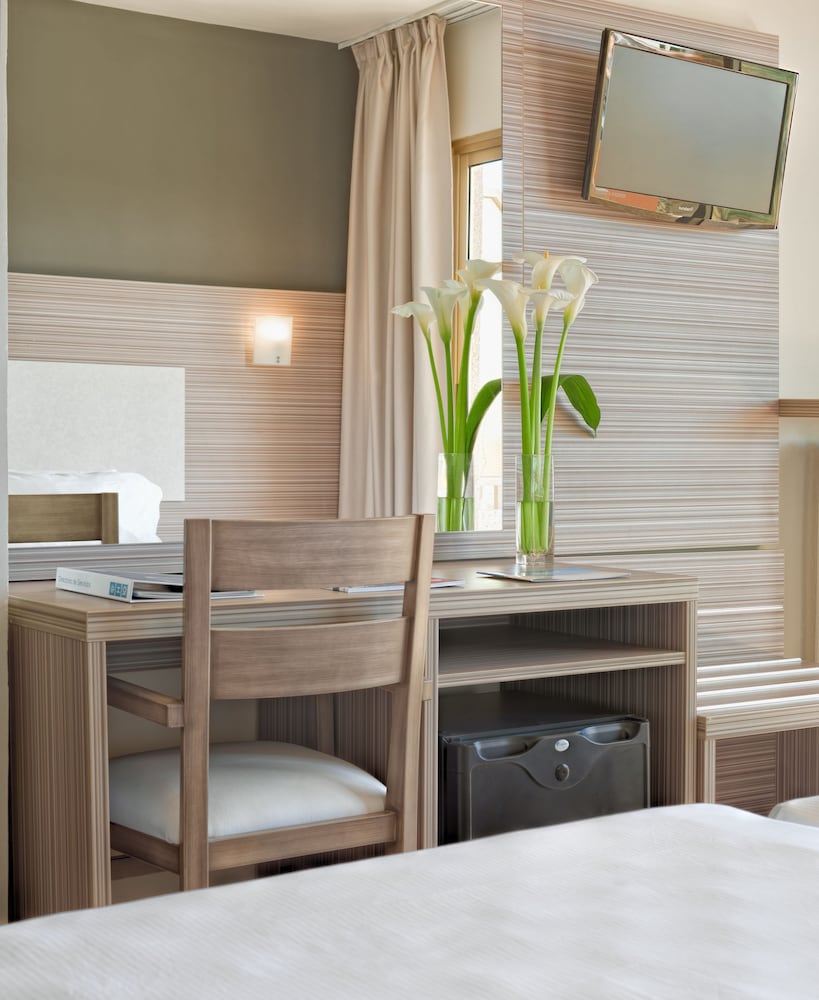 Habitación Familiar con terraza del hotel H10 Cambrils Playa. Foto 1