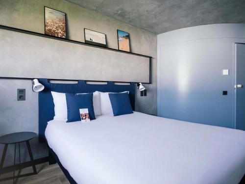 Habitación Superior - 1 cama grande del hotel Ibis Barcelona Castelldefels. Foto 1