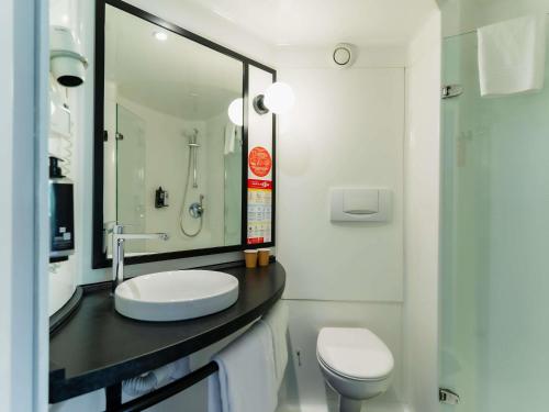 Habitación Doble Superior - 2 camas del hotel Ibis Barcelona Castelldefels. Foto 3