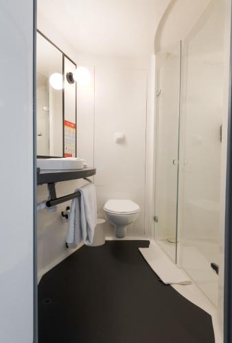 Habitación Doble Superior - 2 camas del hotel Ibis Barcelona Castelldefels. Foto 12