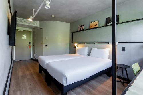 Habitación Doble Superior - 2 camas del hotel Ibis Barcelona Castelldefels. Foto 18