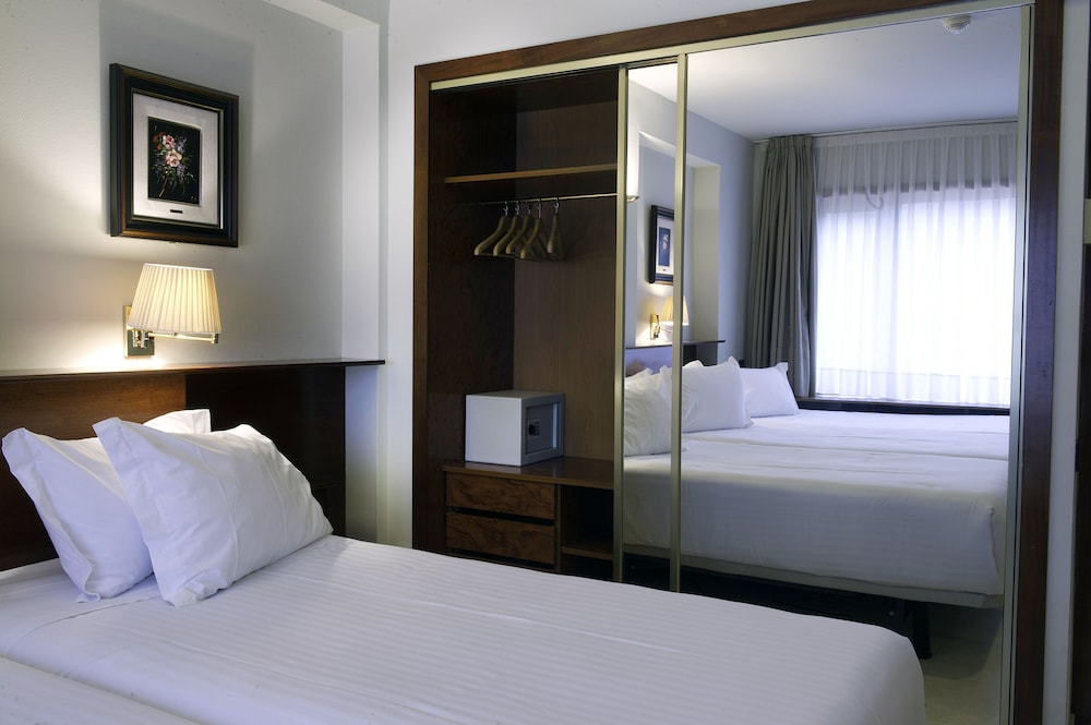 Habitación ejecutiva con 1 cama doble o 2 individuales del hotel Gran Rey Don Jaime. Foto 1