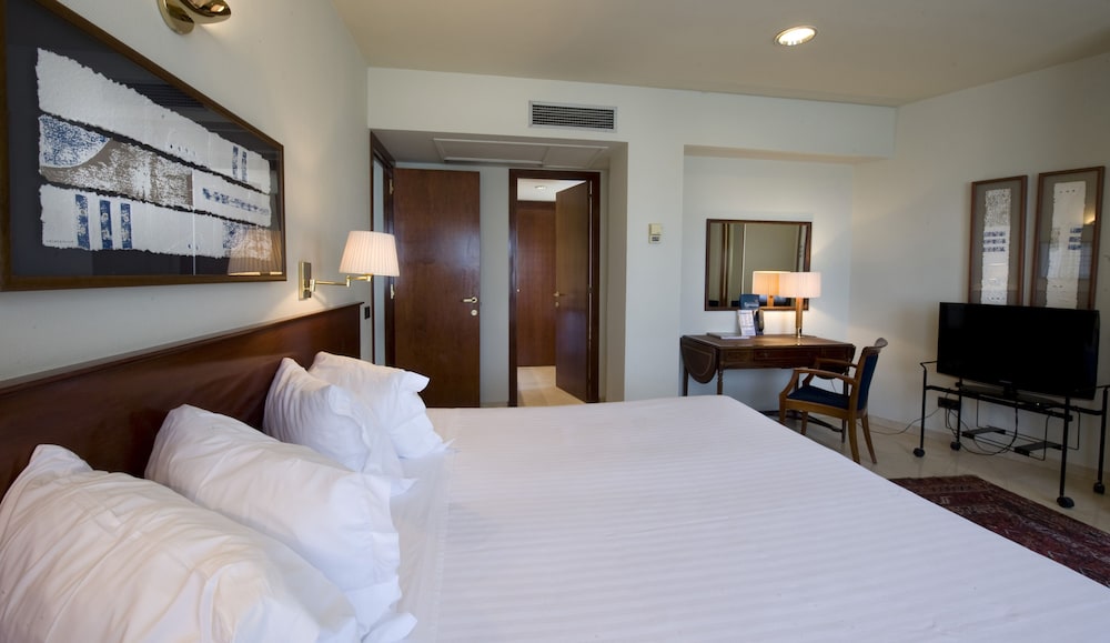 Habitación ejecutiva con 1 cama doble o 2 individuales del hotel Gran Rey Don Jaime. Foto 2