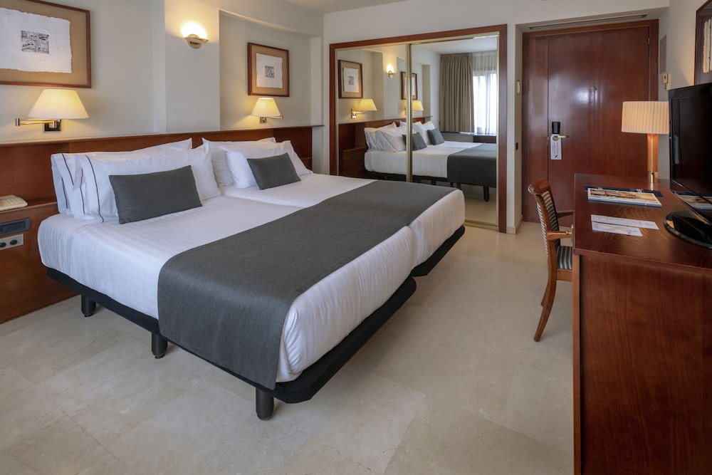 Habitación ejecutiva con 1 cama doble o 2 individuales del hotel Gran Rey Don Jaime. Foto 7
