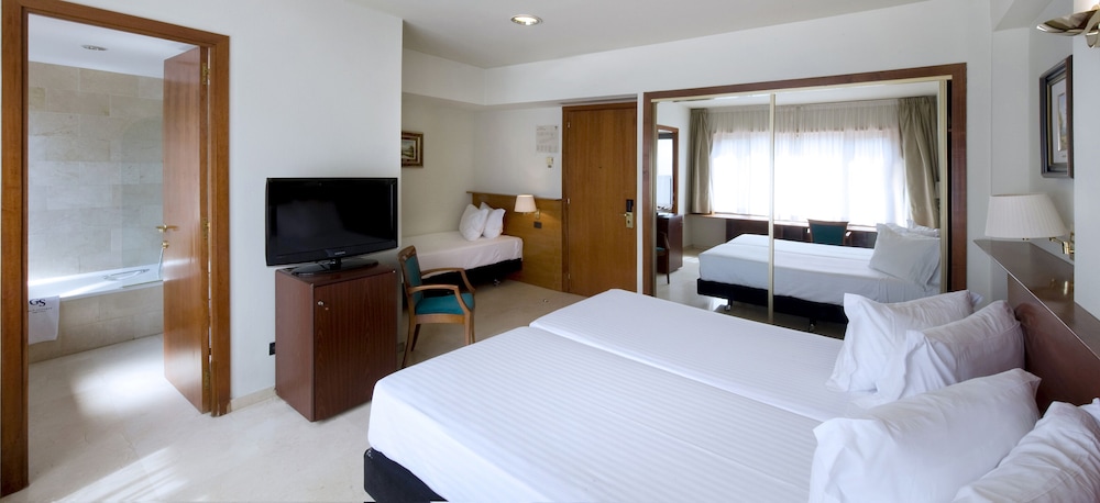 Habitación Triple del hotel Gran Rey Don Jaime. Foto 3