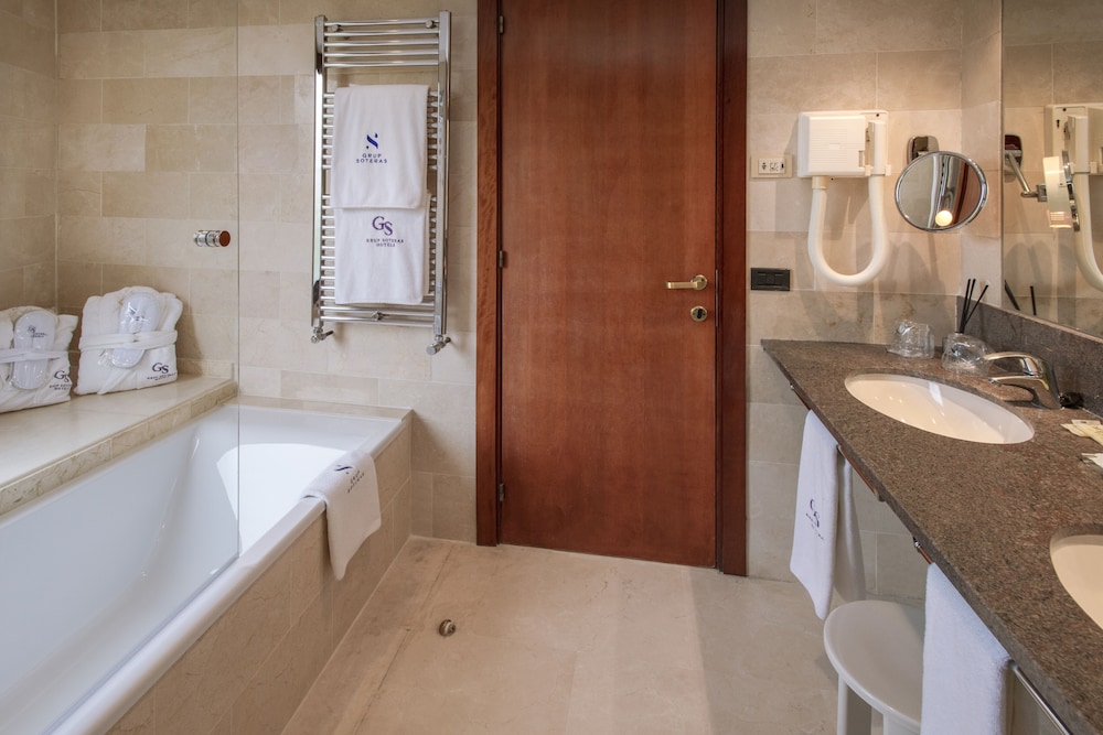 Habitación Premium del hotel Gran Rey Don Jaime. Foto 10