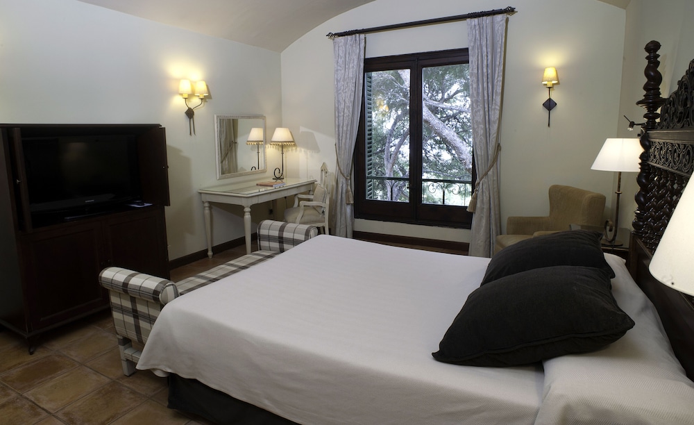 Habitación clásica con 1 cama doble o 2 individuales del hotel Gran Rey Don Jaime. Foto 1