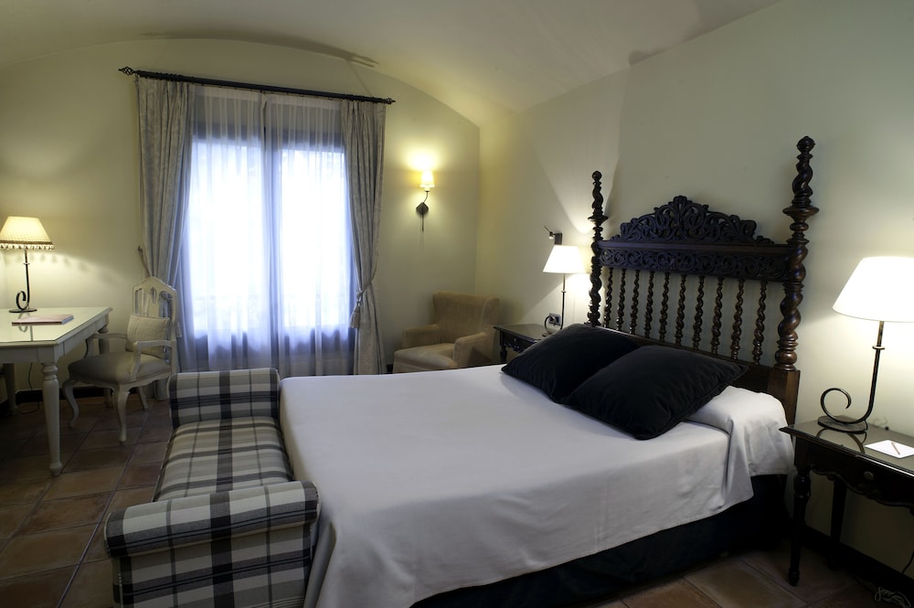 Habitación clásica con 1 cama doble o 2 individuales del hotel Gran Rey Don Jaime. Foto 3