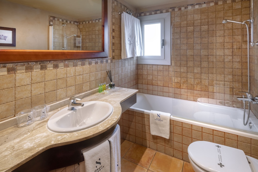 Habitación clásica con 1 cama doble o 2 individuales del hotel Gran Rey Don Jaime. Foto 9