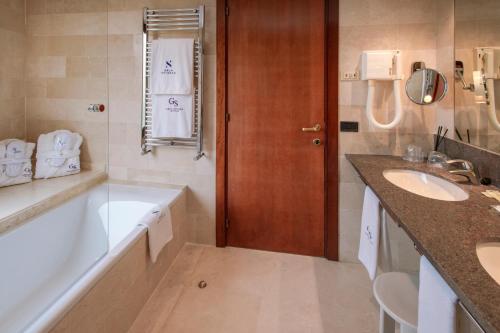 Habitación Doble Superior - 1 o 2 camas del hotel Gran Rey Don Jaime. Foto 3