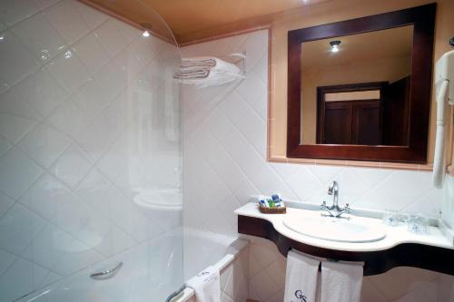 Habitación Doble con balcón - 1 o 2 camas del hotel Gran Rey Don Jaime. Foto 1