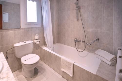 Habitación Doble - 1 o 2 camas del hotel Ciudad De Castelldefels. Foto 4