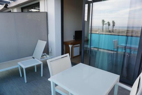 Suite Junior con vistas al mar del hotel Brisamar Suites. Foto 7