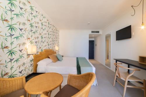 Habitación Cuádruple Estándar del hotel Palas Pineda. Foto 3