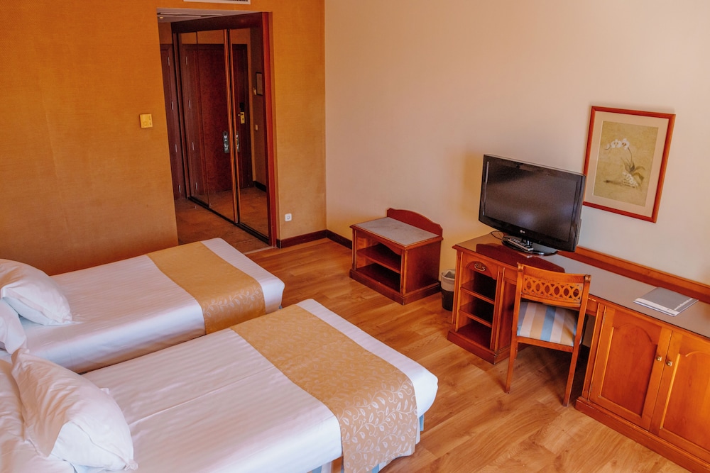 Habitación Triple Superior del hotel Termes Montbrio. Foto 1
