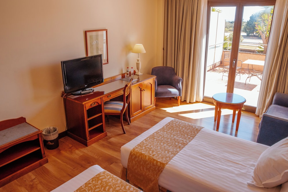 Habitación Deluxe con 1 cama doble o 2 individuales del hotel Termes Montbrio. Foto 1