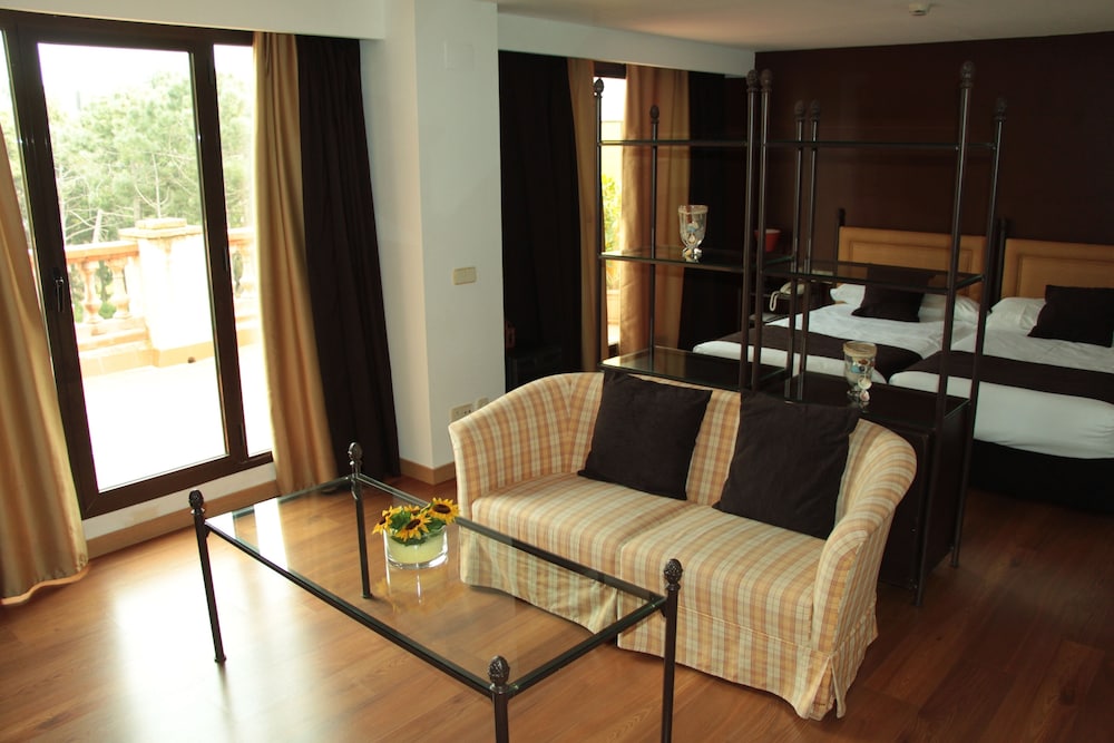 Suite clásica, balcón del hotel Termes Montbrio. Foto 7