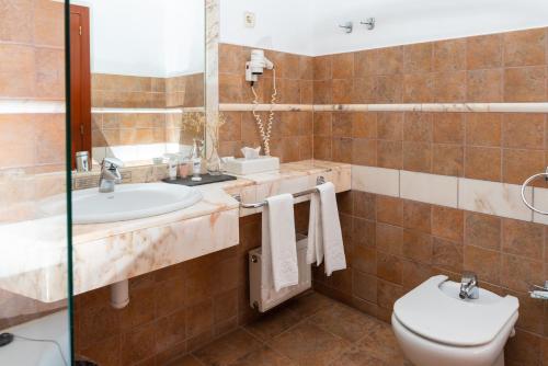 Habitación Doble Deluxe con balcón - 1 o 2 camas del hotel Termes Montbrio. Foto 1