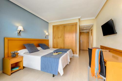 Habitación Doble con vistas al mar - 2 camas del hotel Vibra S'Estanyol. Foto 6