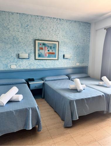 Habitación Doble con 2 camas supletorias del hotel Santa Monica Playa