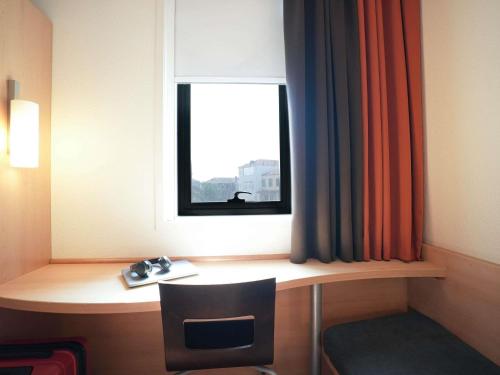 Habitación Doble Estándar - No fumadores del hotel Ibis Porto Centro São Bento. Foto 7
