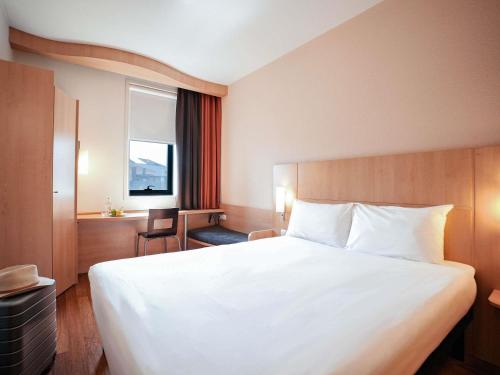 Habitación Doble Estándar - No fumadores del hotel Ibis Porto Centro São Bento. Foto 9