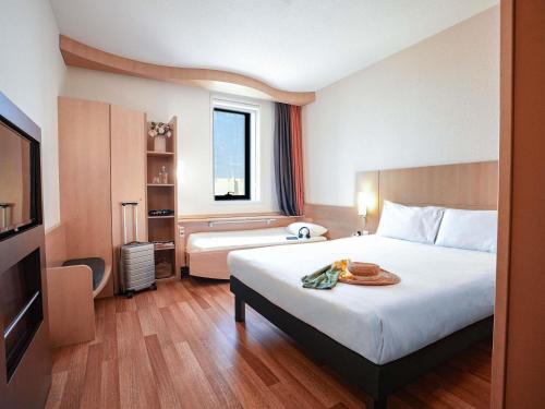 Habitación Doble Estándar - 2 camas del hotel Ibis Porto Centro São Bento. Foto 1