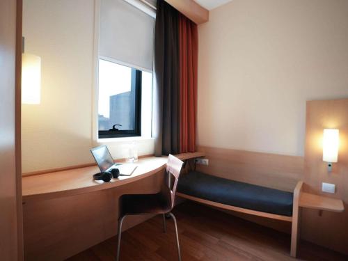 Habitación Doble Estándar - 2 camas del hotel Ibis Porto Centro São Bento. Foto 4