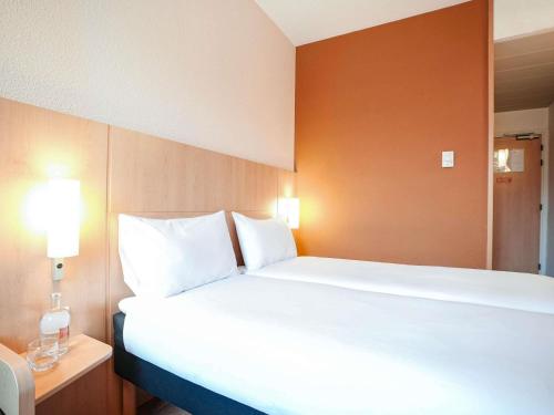 Habitación Doble Estándar - 2 camas del hotel Ibis Porto Centro São Bento. Foto 6