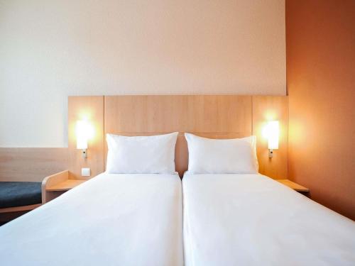 Habitación Doble Estándar - 2 camas del hotel Ibis Porto Centro São Bento. Foto 7