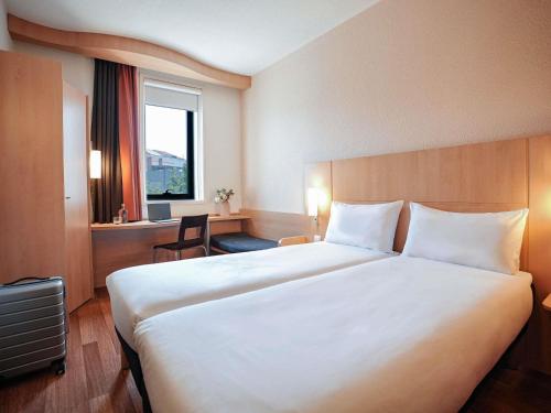 Habitación Doble Estándar - 2 camas del hotel Ibis Porto Centro São Bento. Foto 15
