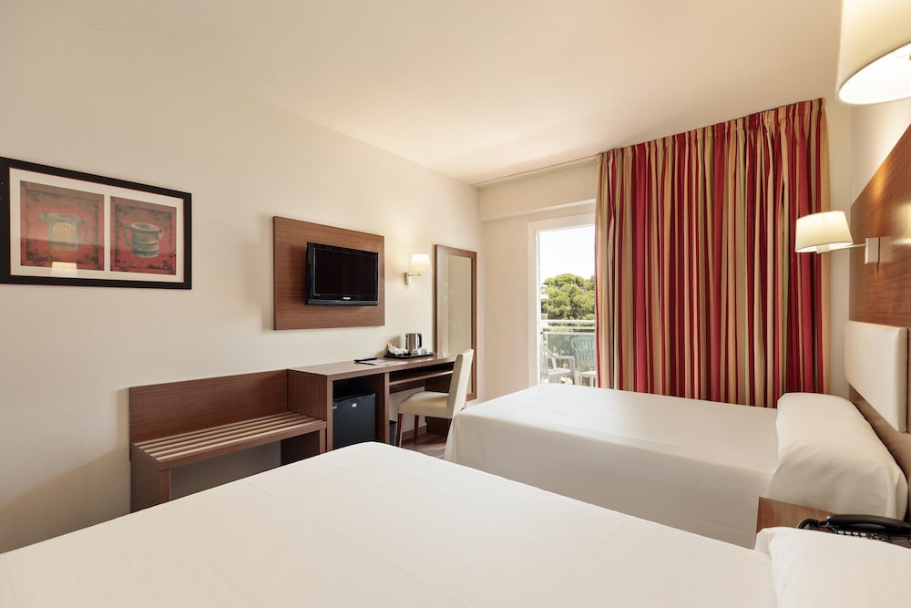 Habitación triple Balcón o Terraza Con Vistas 3 camas individuales del hotel Best Oasis Park. Foto 7